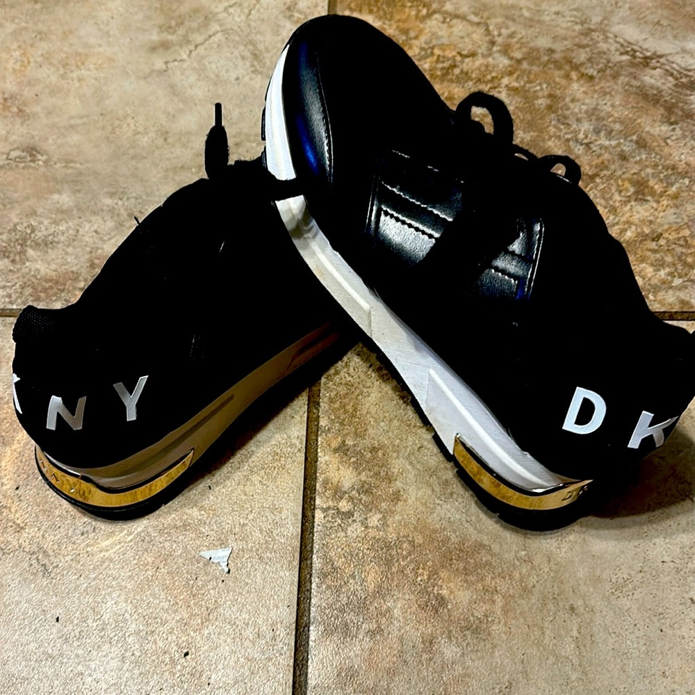 Sneakers DKNY!
